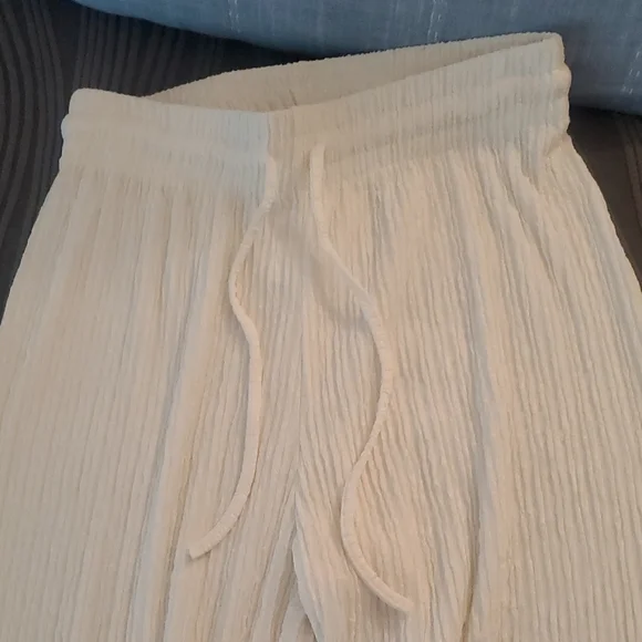 White Textured Wide-Leg Pants - Picture 6 of 12